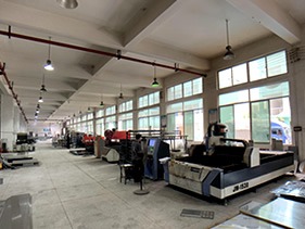 數(shù)臺(tái)大型標(biāo)識(shí)制作設(shè)備