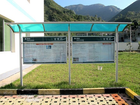 不銹鋼宣傳欄價格實惠，產品優勢在哪呢?--【巨匠標識，標識制作廠家】