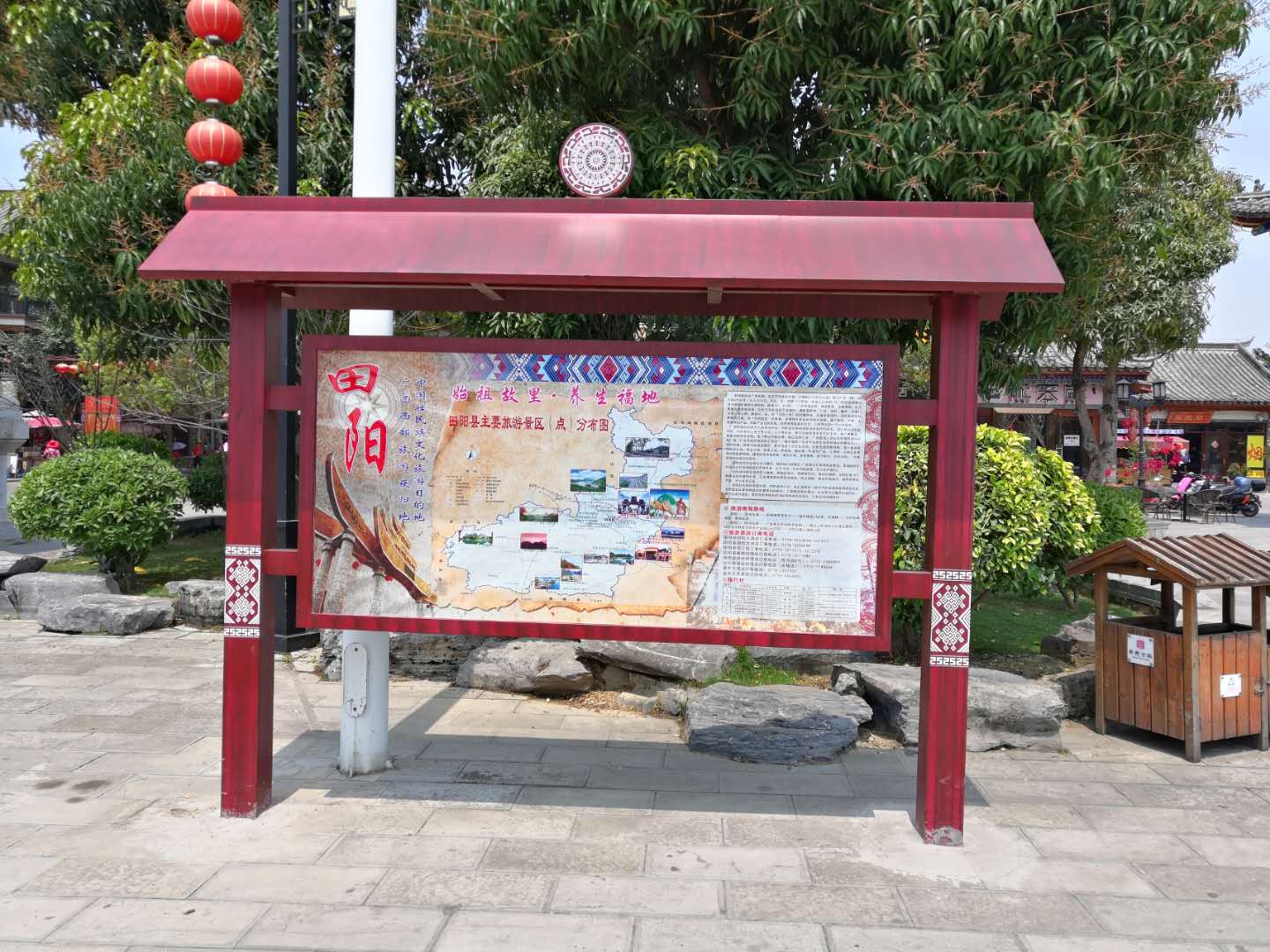 不銹鋼宣傳欄的結(jié)構(gòu)和作用——【巨匠標(biāo)識，標(biāo)識制作廠家】