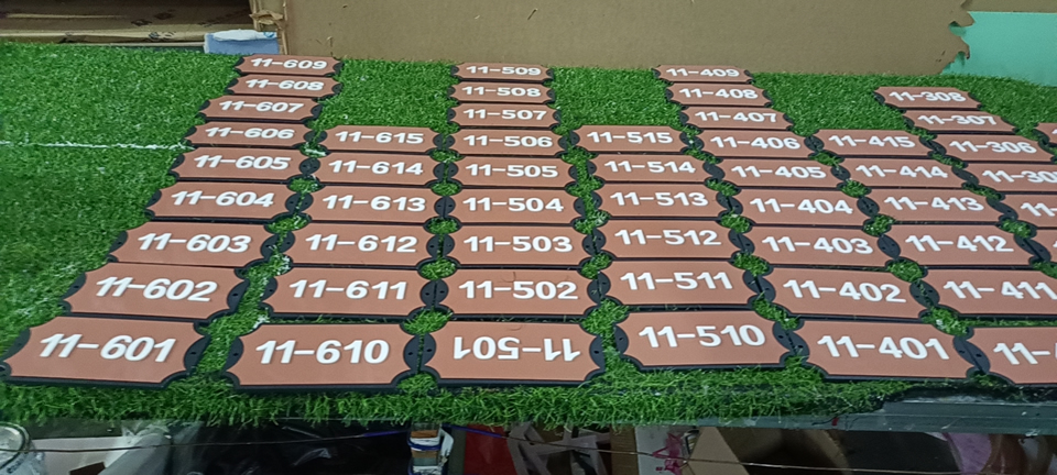 辦公室門牌、科室牌制作怎么選擇材質？——【巨匠標識，標識制作廠家】 