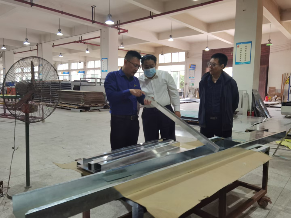 廖總帶甲方領導參觀標識工廠，得到領導們高度認可--【好標識.巨匠造】