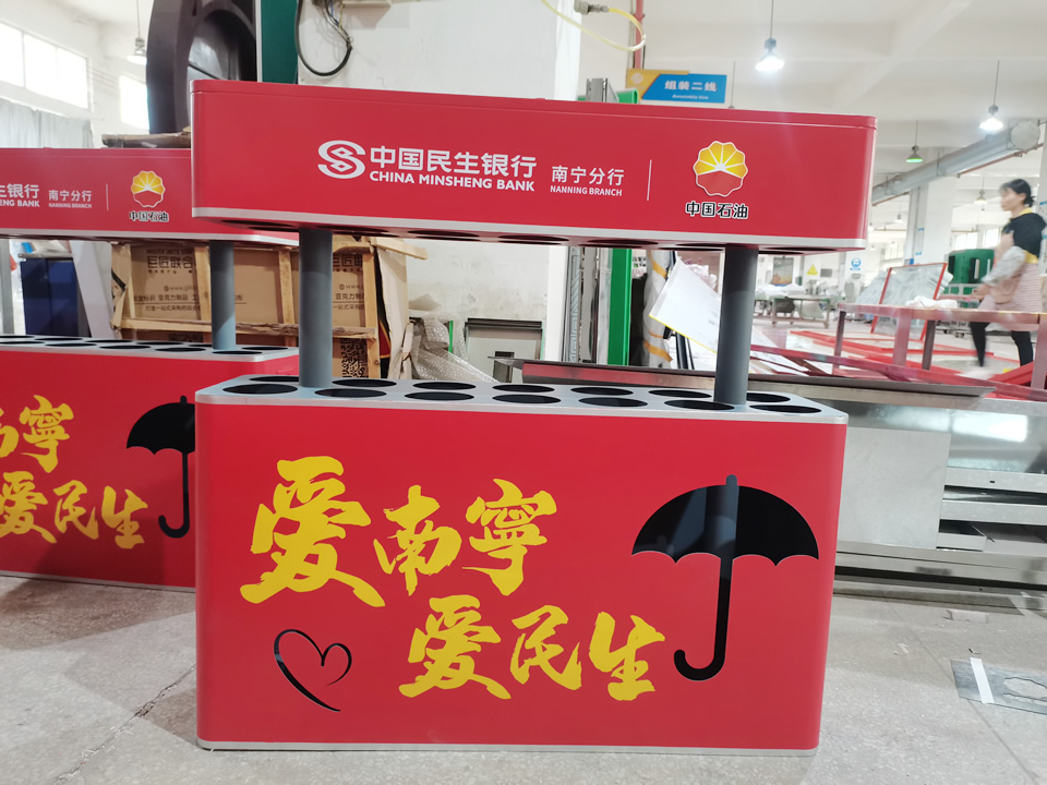  這樣的不銹鋼雨傘放置架大家都見過嗎?--【巨匠標識，標識制作廠家】